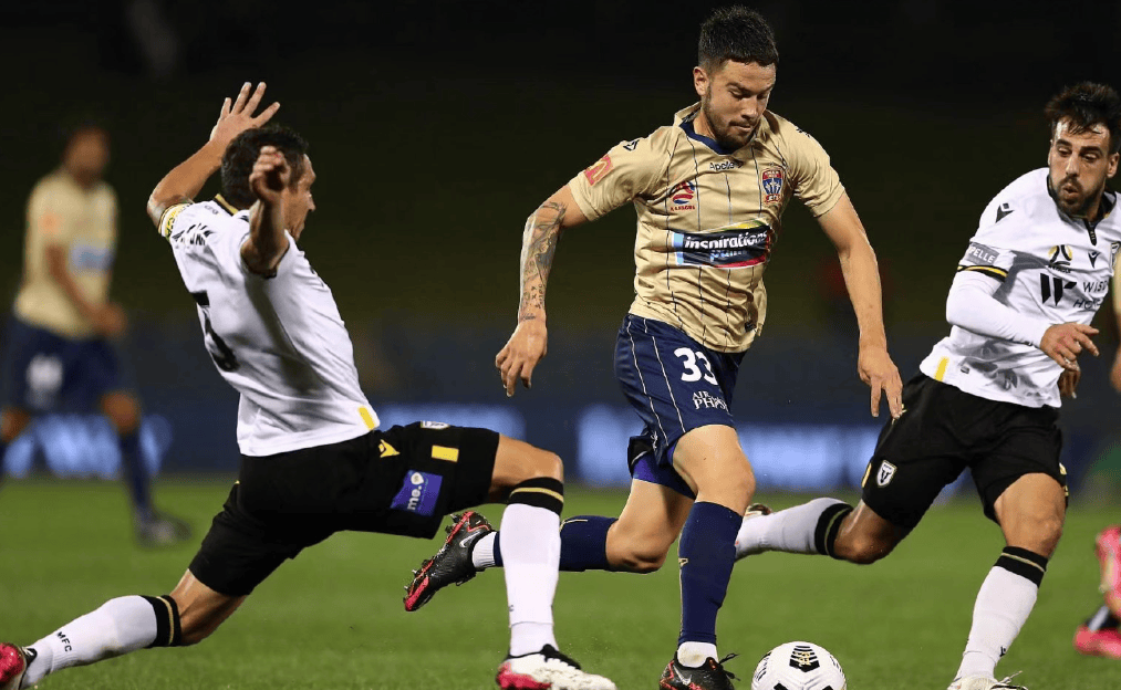 jiuyou游戏中心-集结日体能课后，纽卡斯尔豪取连胜备战中超，球迷炸锅，临场指挥获称赞的简单介绍